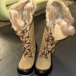 Snow boots with fur
